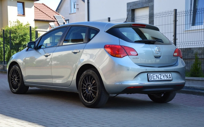 Opel Astra cena 32900 przebieg: 180000, rok produkcji 2014 z Płock małe 562